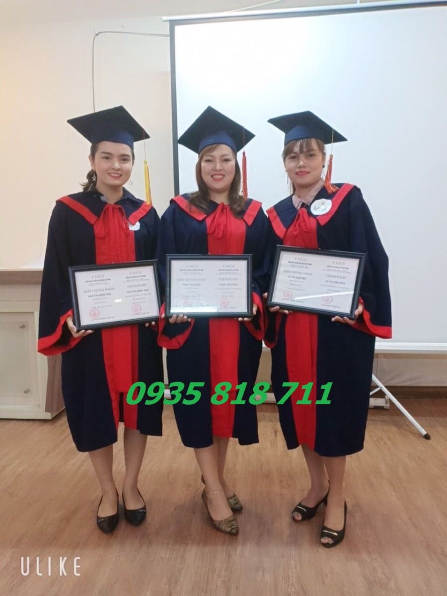 áo tốt nghiệp cử nhân giá rẻ